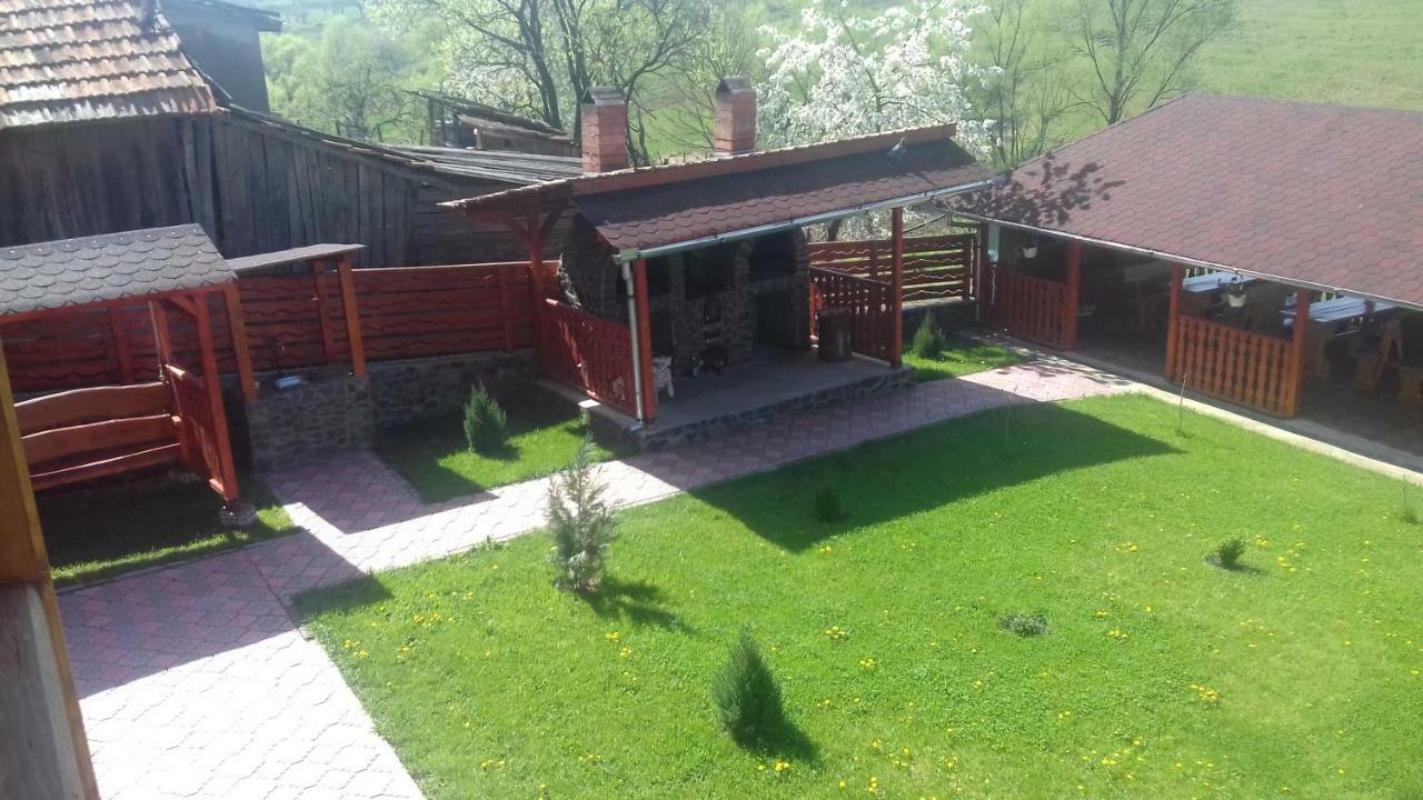 Casa Leonardo Otel Haţeg Dış mekan fotoğraf